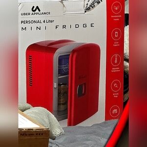 Mini desktop fridge